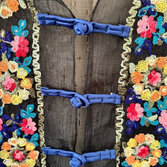 BOUTIQUE SHEER EMBROIDERED SHAWL/PONCHO - Picture 5 of 8